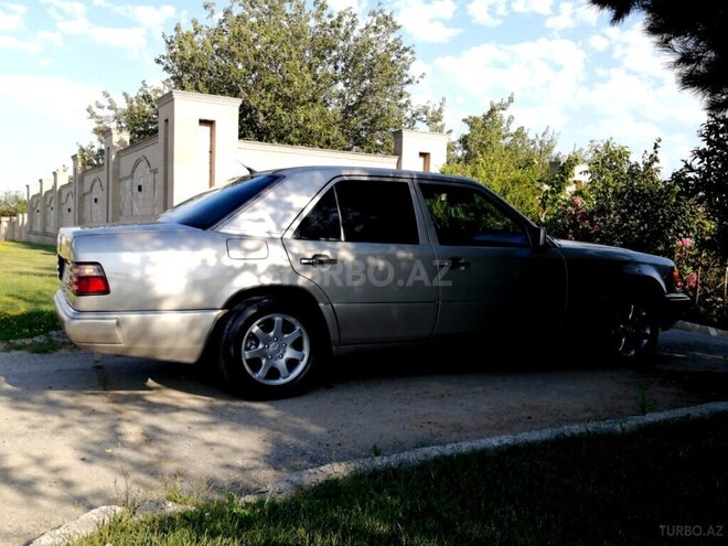 Mercedes E 250 1992, 350,845 km - 2.5 l - Bakı
