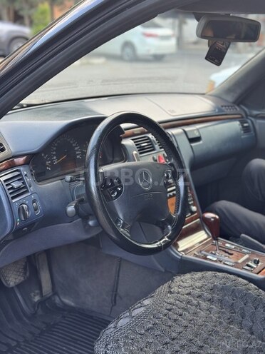 Mercedes E 220 d 2001, 700,000 km - 2.2 l - Bakı