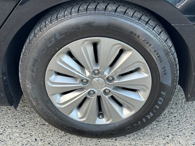 Hyundai Sonata-15