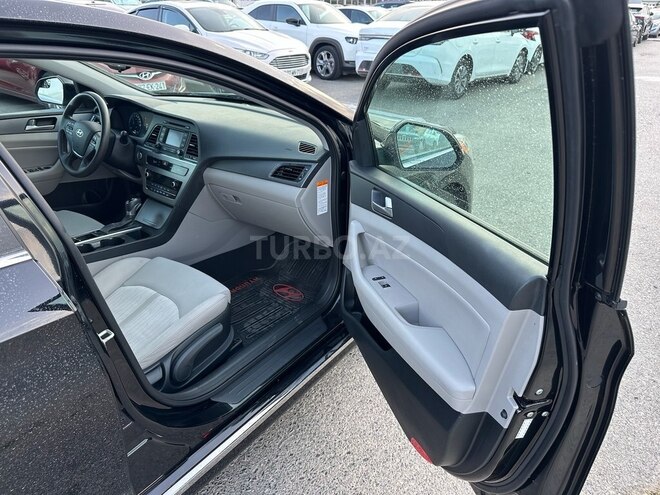 Hyundai Sonata-12