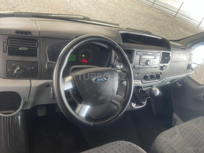 Ford Transit-9