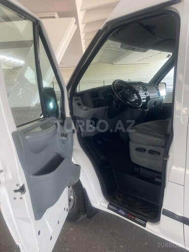 Ford Transit-10