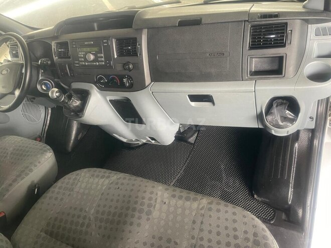Ford Transit-14