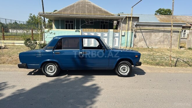 LADA (VAZ) 2107 2009, 40,000 km - 1.6 л - Salyan