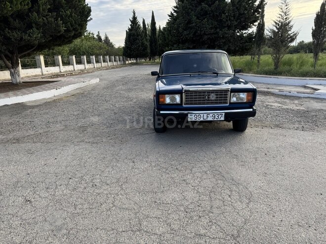 LADA (VAZ) 2107 2009, 40,000 km - 1.6 л - Salyan