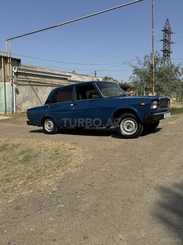 LADA (VAZ) 2107 2009, 40,000 km - 1.6 л - Salyan