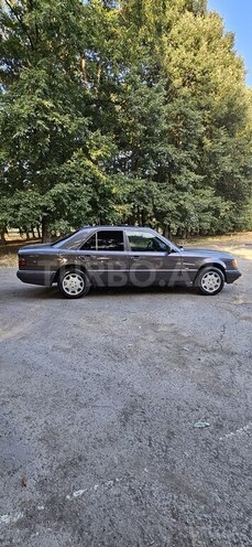Mercedes E 250 1994, 350,000 km - 2.5 l - Masallı