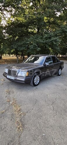 Mercedes E 250 1994, 350,000 km - 2.5 l - Masallı