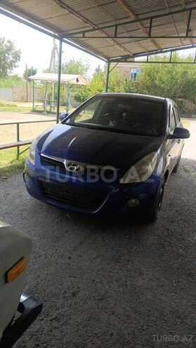 Hyundai i20 2008, 338,000 km - 1.4 л - Saatlı