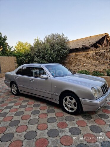 Mercedes E 240 1998, 350,000 km - 2.4 l - Masallı