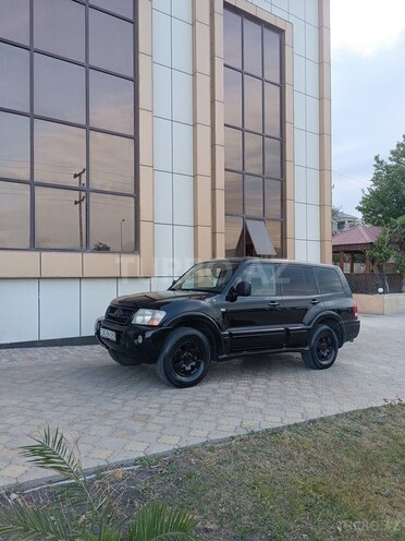 Mitsubishi Pajero-4