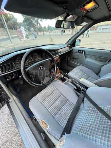 Mercedes 190-9