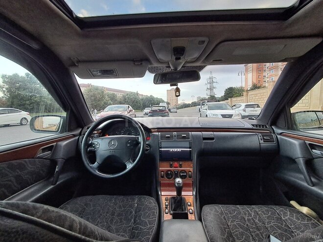 Mercedes E 200 1997, 235,000 km - 2.0 l - Bakı