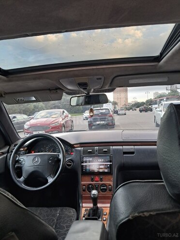 Mercedes E 200 1997, 235,000 km - 2.0 l - Bakı