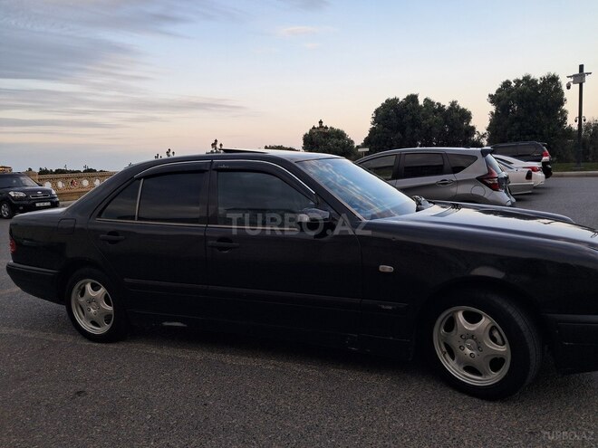 Mercedes E 200 1997, 235,000 km - 2.0 l - Bakı