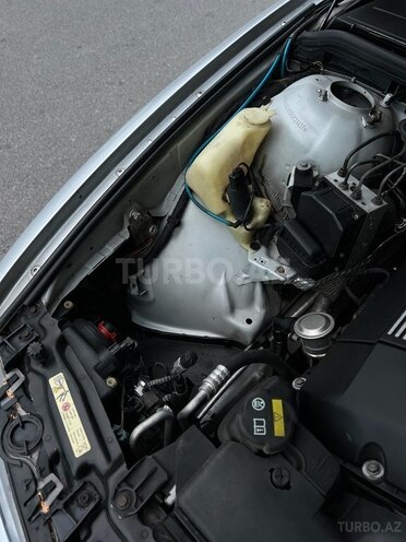 BMW 525 2001, 294,675 km - 2.5 l - Bakı