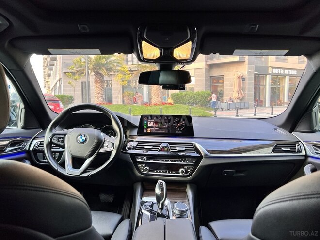 BMW 530e-7