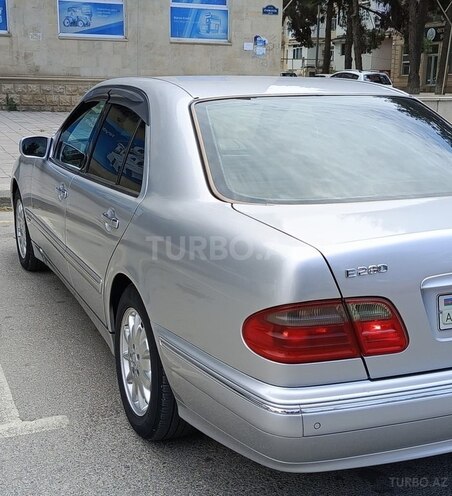Mercedes E 280-11