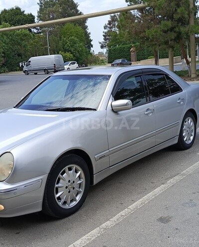Mercedes E 280-10