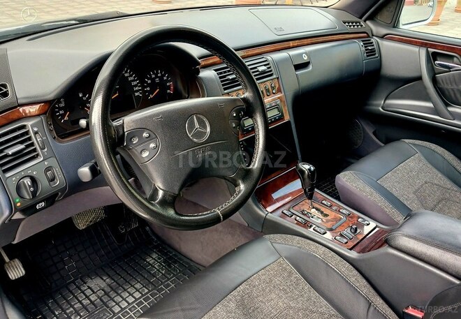 Mercedes E 280-2