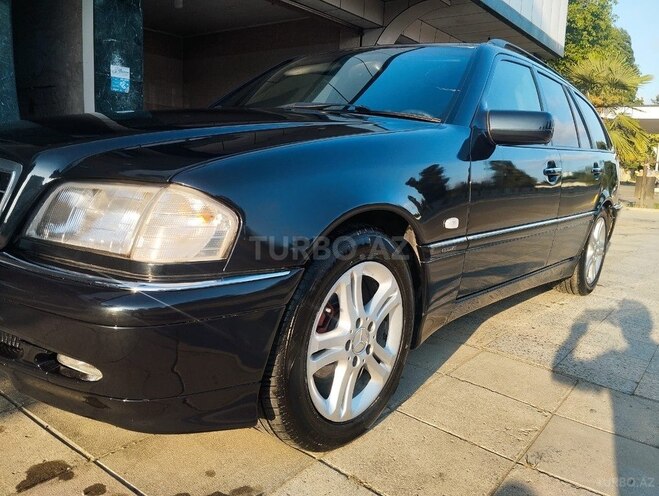 Mercedes C 220 d-4