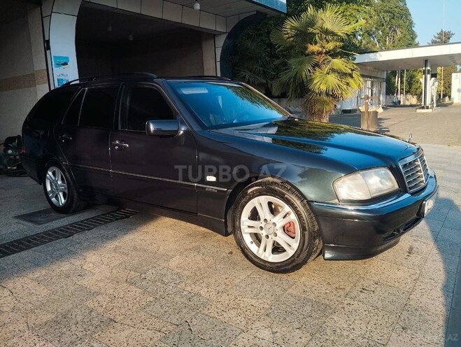 Mercedes C 220 d-11