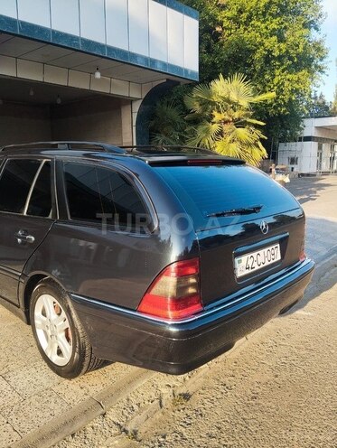 Mercedes C 220 d-6