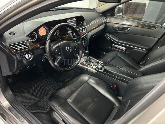 Mercedes E 220-13