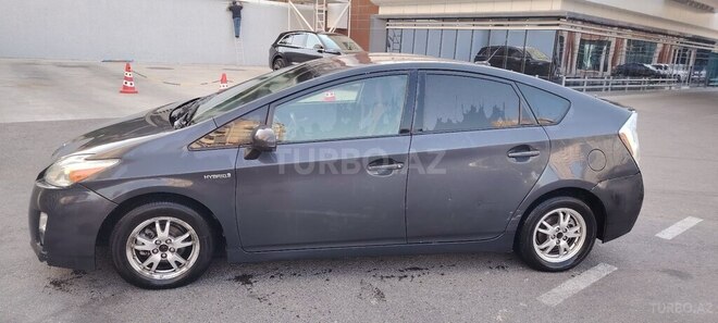Toyota Prius-5