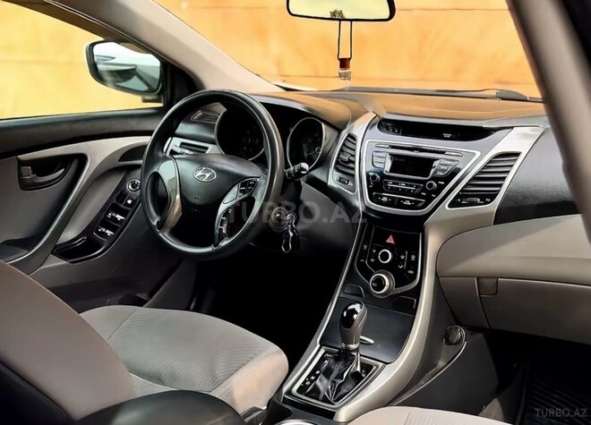Hyundai Elantra 2015, 218,871 km - 1.8 l - Bakı