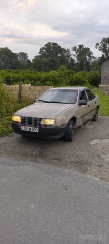 Opel Vectra 1992, 290,000 km - 1.6 l - Zaqatala