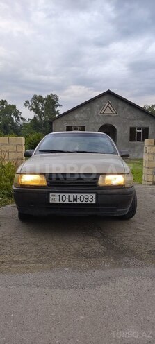 Opel Vectra 1992, 290,000 km - 1.6 l - Zaqatala