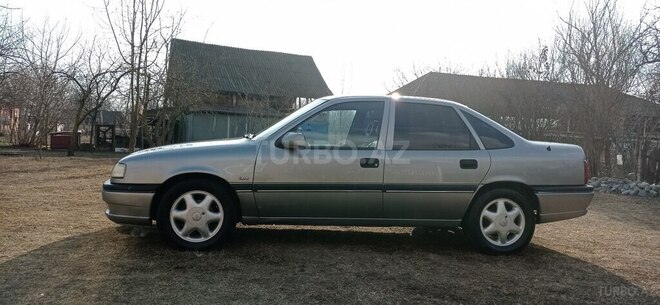 Opel Vectra 1994, 93,000 km - 2.0 l - Qax