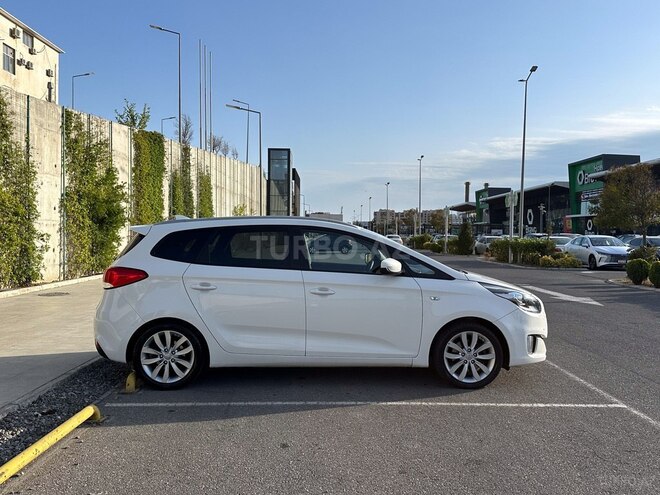 Kia Carens-5