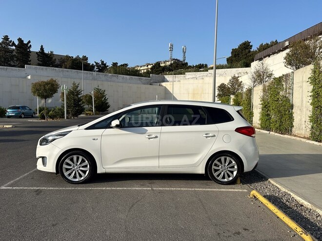 Kia Carens-3