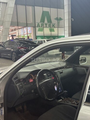 Mercedes E 240 2000, 276,000 km - 2.4 l - Bakı