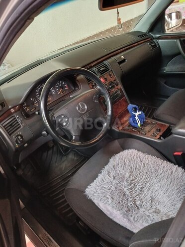 Mercedes E 260 2000, 470,852 km - 2.6 l - Tovuz