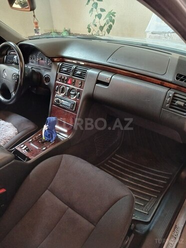Mercedes E 260 2000, 470,852 km - 2.6 l - Tovuz