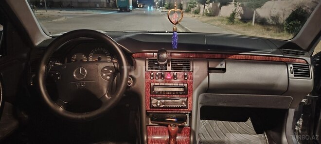 Mercedes E 240 2000, 230,000 km - 2.6 l - Bakı