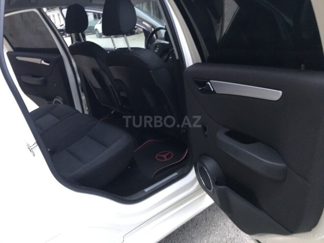 Mercedes B 180 2009, 137,000 km - 1.7 l - Sumqayıt