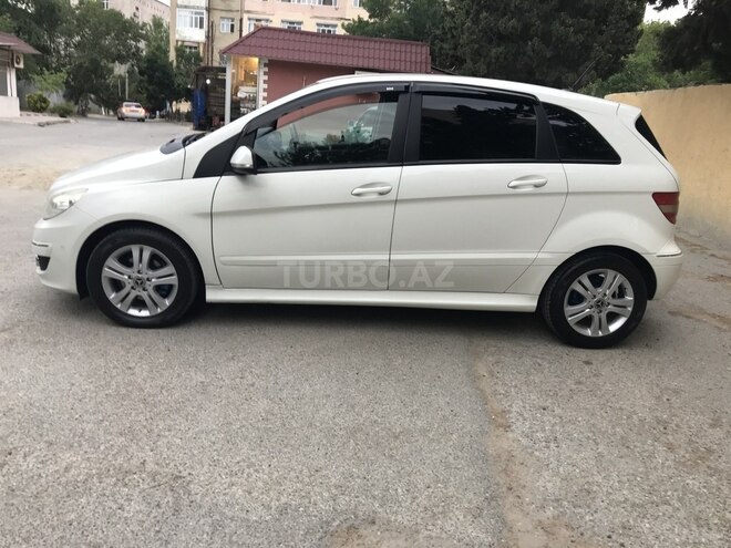 Mercedes B 180 2009, 137,000 km - 1.7 l - Sumqayıt