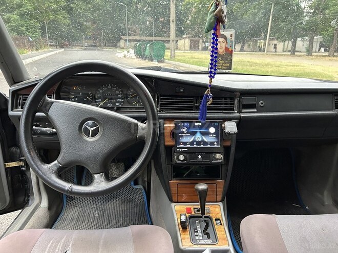 Mercedes 190-9