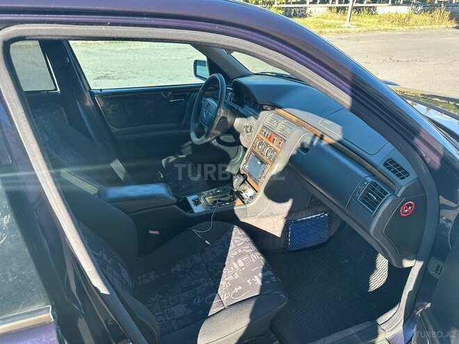 Mercedes E 240 1999, 245,000 km - 2.4 l - Zaqatala