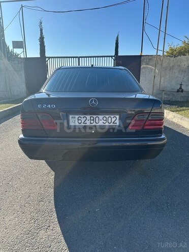 Mercedes E 240 1999, 245,000 km - 2.4 l - Zaqatala