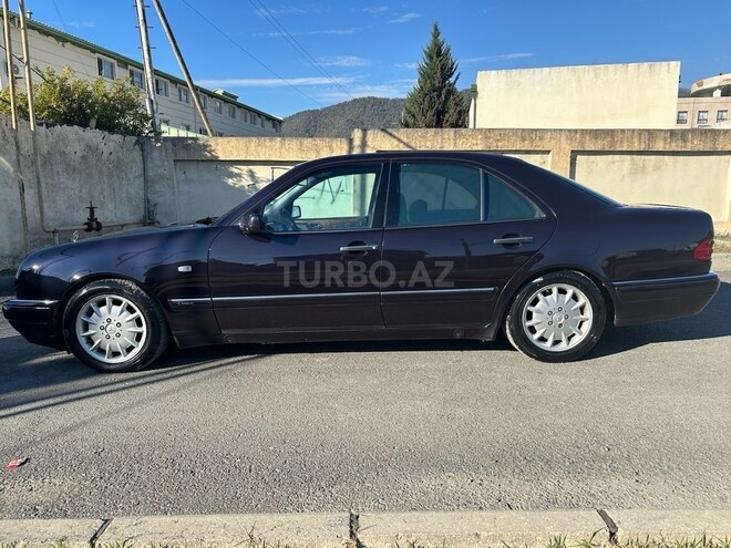 Mercedes E 240 1999, 245,000 km - 2.4 l - Zaqatala