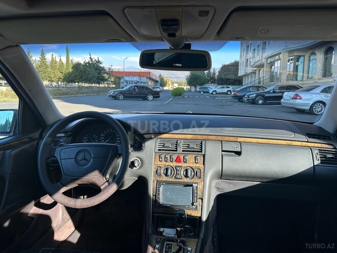 Mercedes E 240 1999, 245,000 km - 2.4 l - Zaqatala