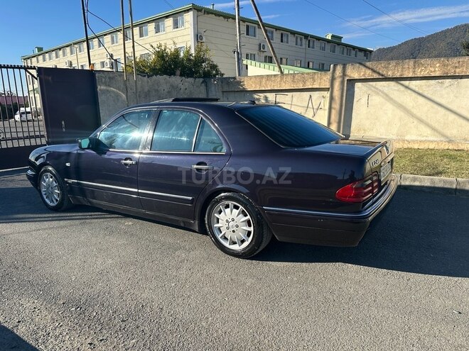 Mercedes E 240 1999, 245,000 km - 2.4 l - Zaqatala