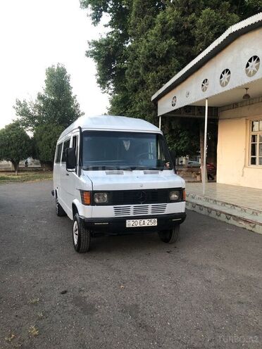 Mercedes 208 D 1994, 90,000 km - 2.0 л - Gəncə