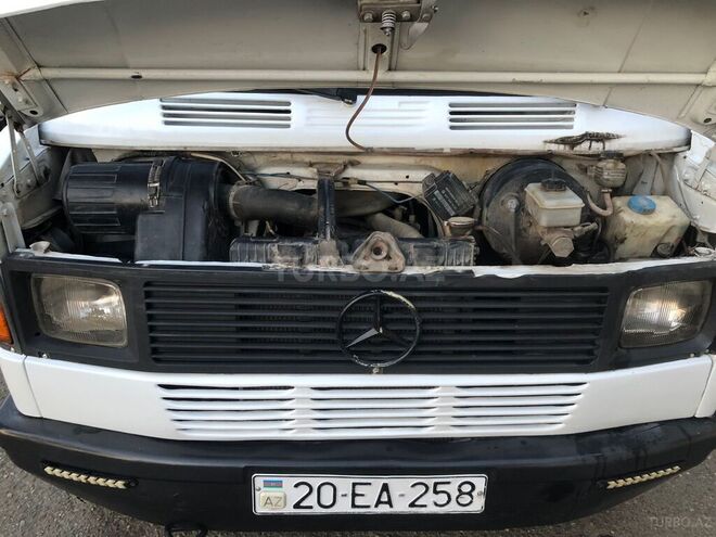 Mercedes 208 D 1994, 90,000 km - 2.0 л - Gəncə
