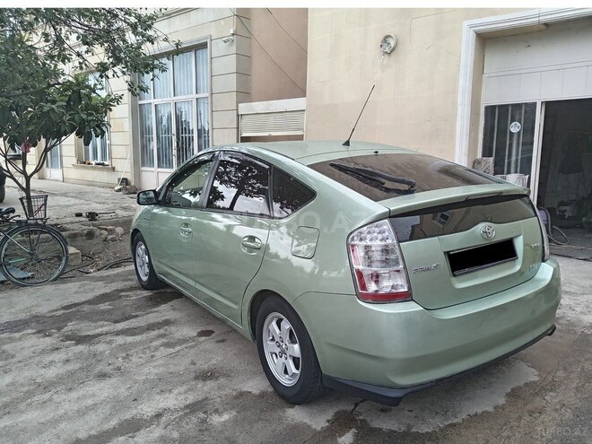 Toyota Prius 2009, 250,000 km - 1.5 л - Yevlax